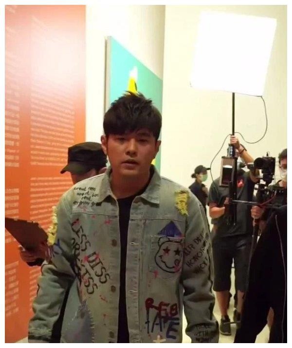 周杰伦直播秒杀网红，王祖蓝、郎朗、柳岩等明星纷纷现身蹭热度