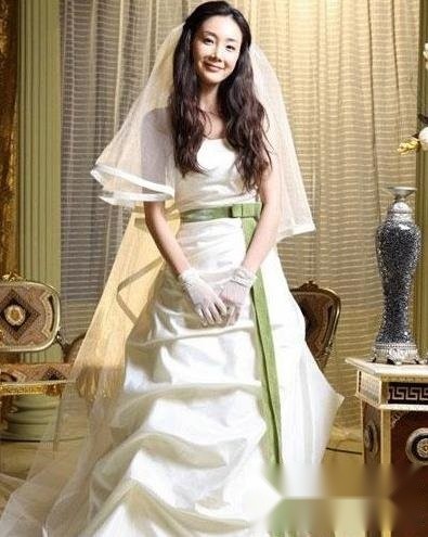 学女明星唯美新娘发型 成就完美新娘造型 第4张