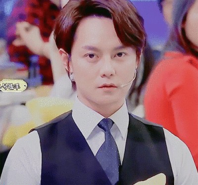“慈善之星”尹正：幕后英雄还是娱乐焦点？