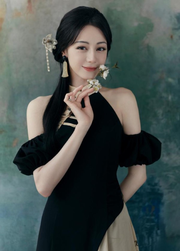 迪丽热巴体验卡2.0升级上线，粉丝可了解偶像生活