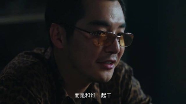 金世佳《利剑玫瑰》演刑警常锐,细节动作诠释卧底反派感