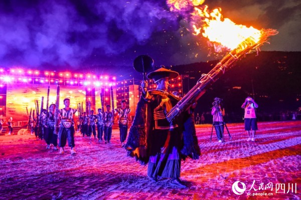 火把节点火仪式。西昌融媒体中心供图