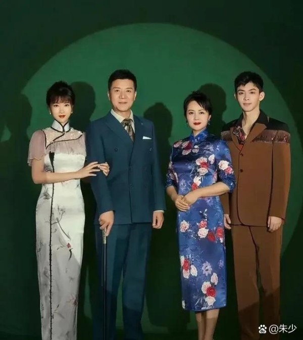 这是娱乐圈最幸福的一家四口，照片里他...@朱少的动态