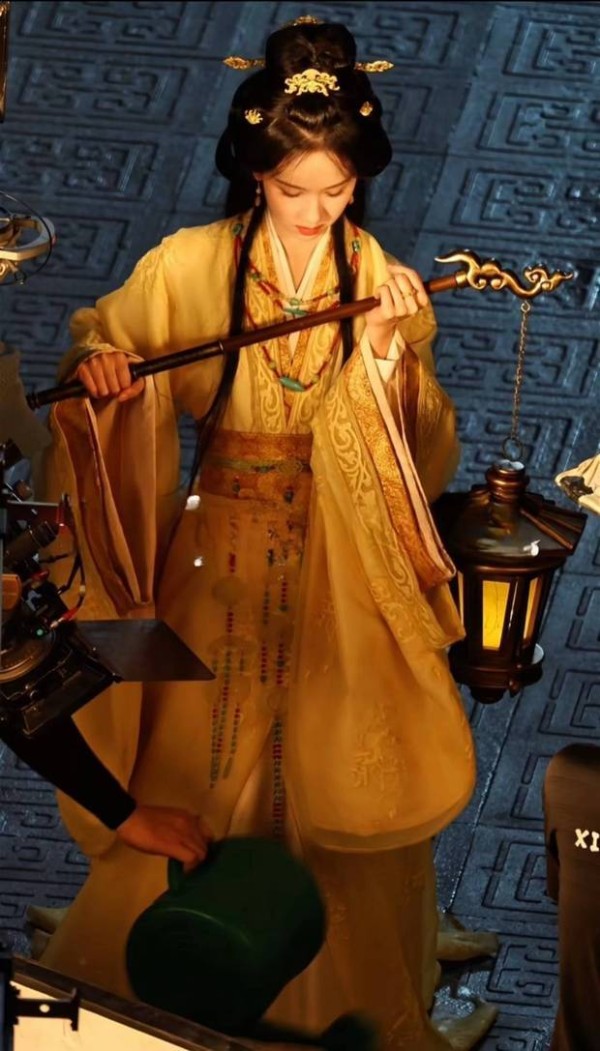 陈都灵古装造型绝美。