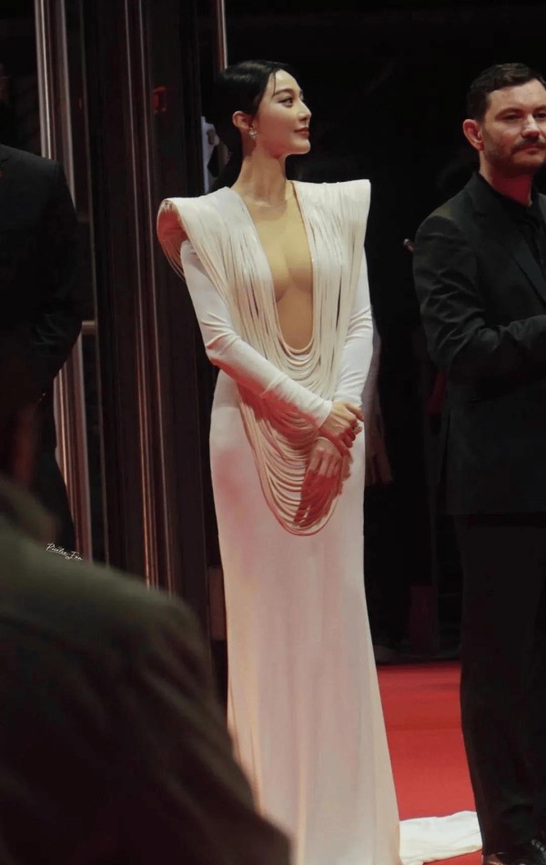 范冰冰现状深度解析：从税务风波到商业女王，43岁如何逆袭人生？