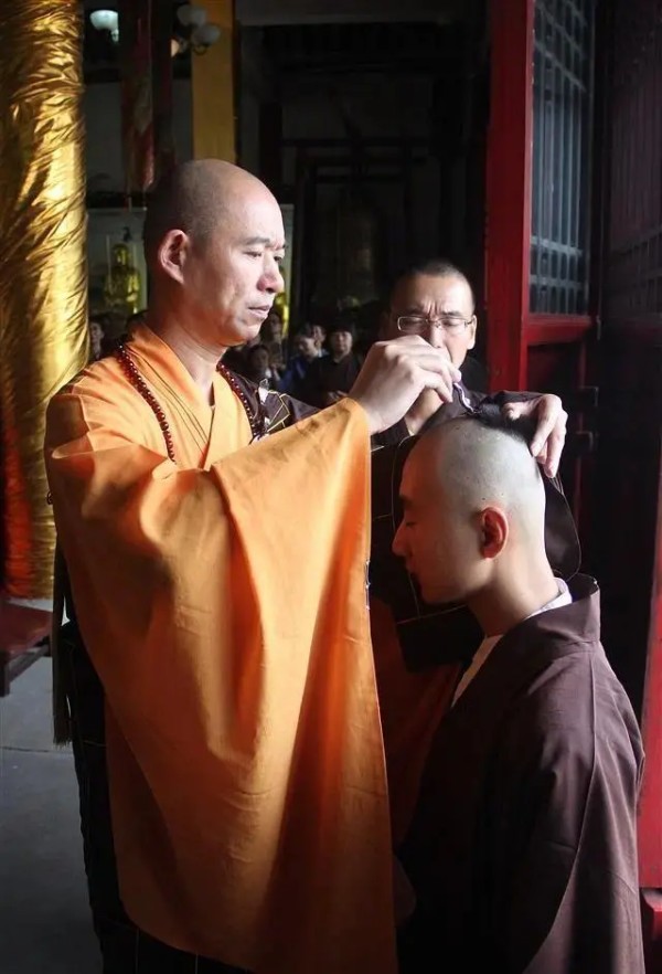 原来这些明星都已剃度出家