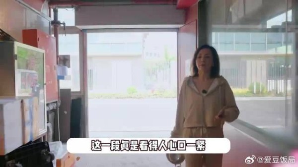 王琳给儿子打电话情绪失控，态度卑微不断追问太戳心，倪萍忍不住哭了