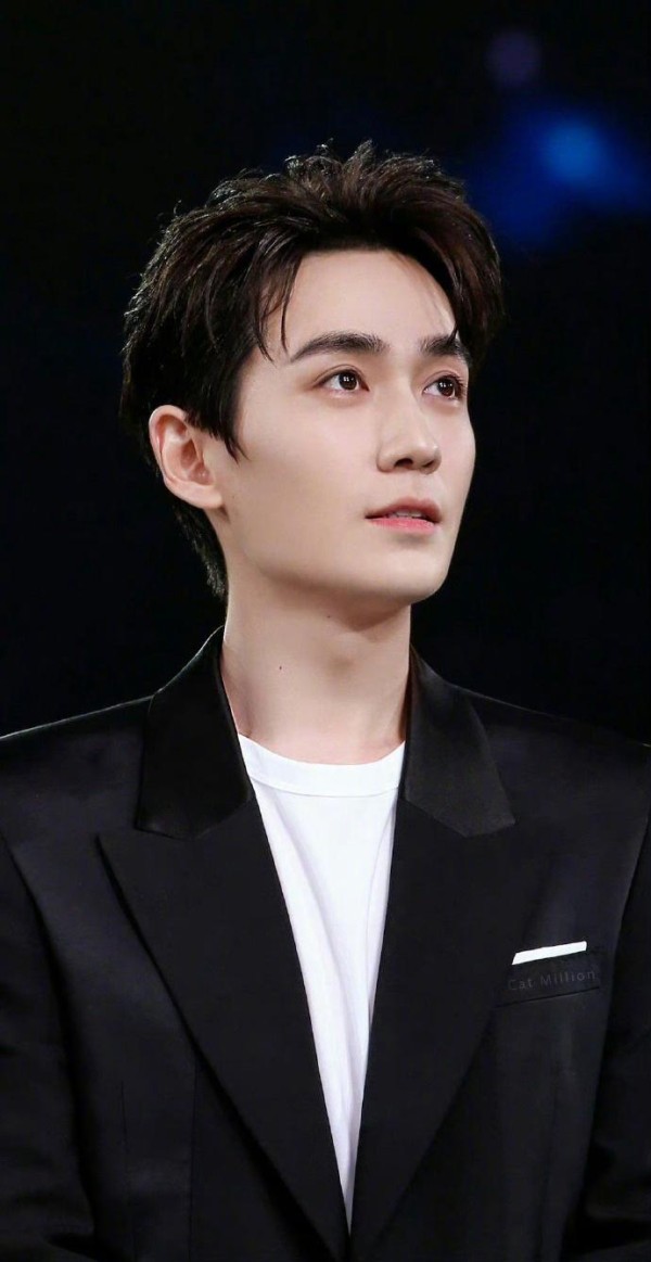 网友票选内娱长红男明星，鹿晗易烊千玺朱一龙肖战王一博成毅上榜