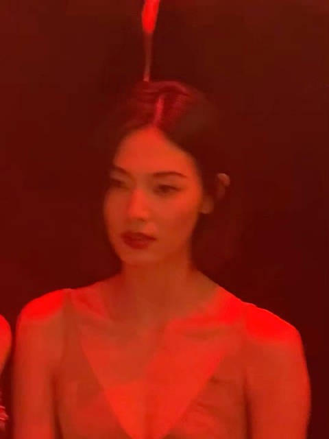 成都欧米茄晚宴内场女明星路透，赵佳丽看到了什么突然笑的这么开心