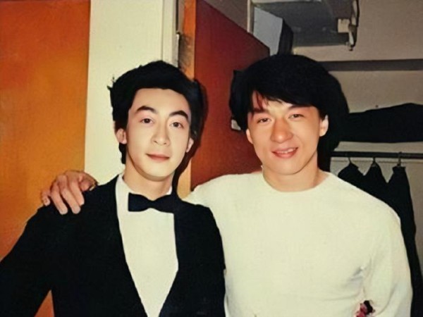 罕见名人合影，图6年轻的郎平被领导接见，图3邓丽君和外籍小男友