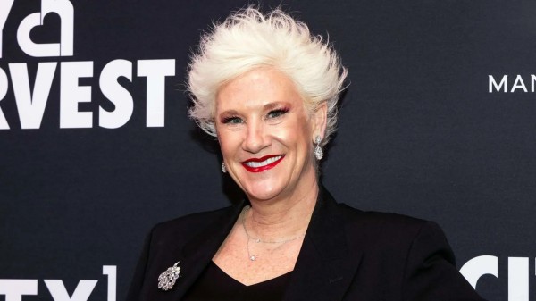 Anne Burrell 意外离世背后：55 岁烹饪导师自杀真相与精神健康启示