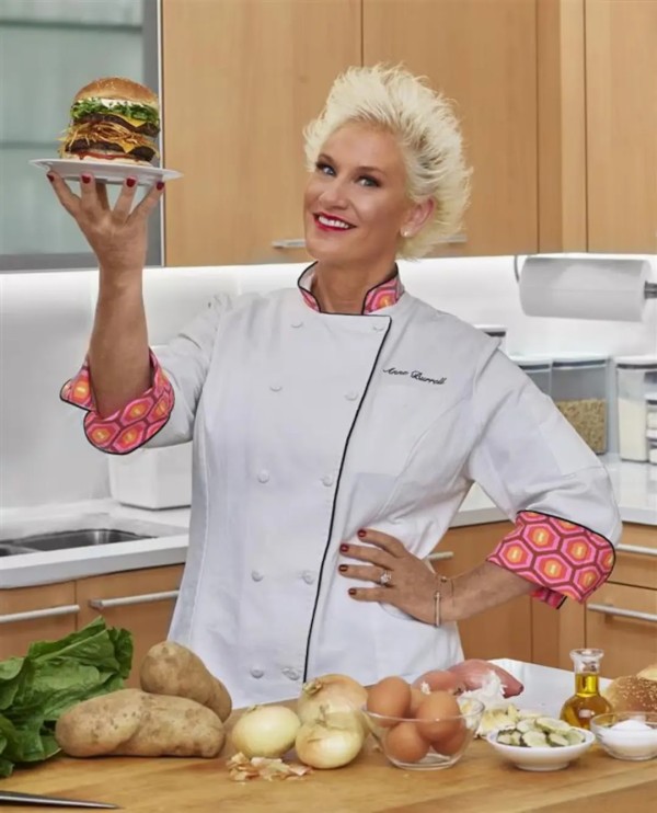 Anne Burrell 意外离世背后：55 岁烹饪导师自杀真相与精神健康启示 - 福利Biu