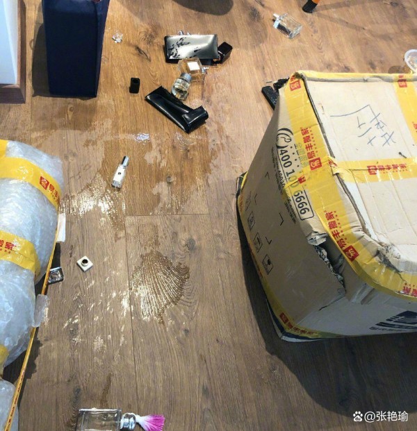 张馨予家里多乱？满眼望去尽是衣服鞋子，卫生间满堆化妆品