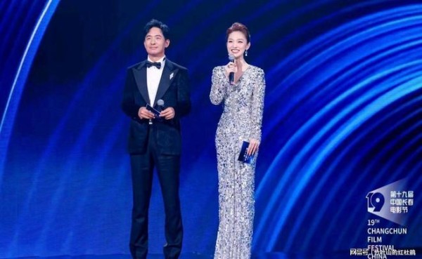 跨界主持最佳！蓝羽郭晓东第N次搭档，一个淡定沉稳一个优雅大气