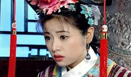 娱乐圈装嫩演少女的明星，胡歌不是最惨，被55岁她叫“妈” 最惨
