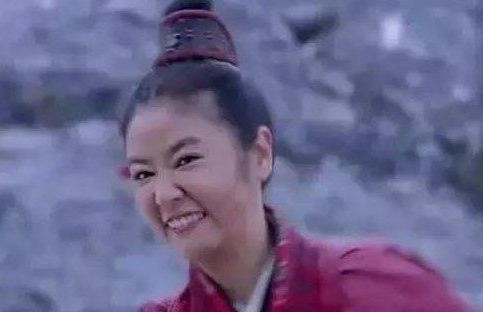 娱乐圈装嫩演少女的明星，胡歌不是最惨，被55岁她叫“妈” 最惨