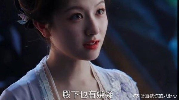 在喜欢的人面前孔雀开屏 太自恋了
