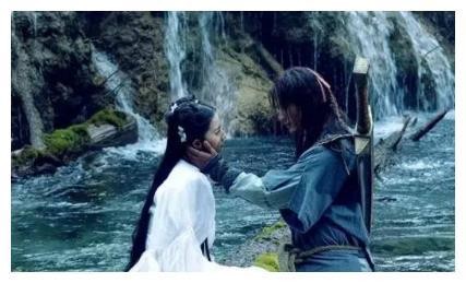 这3位都演过小龙女，刘亦菲性感，陈妍希幸福，她却老成这个样子