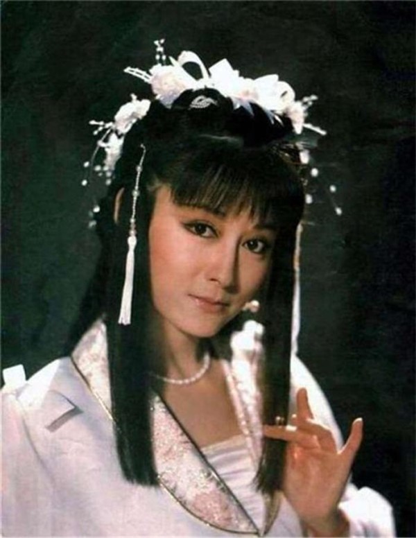 11位女明星都演过小龙女，金庸只点名这位，最有小龙女气质！