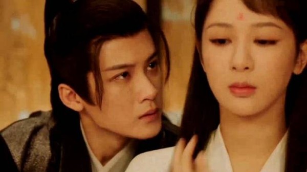 长相思：小夭喜欢的是相柳吧！只是相柳选择大义，她才选了爱自己的璟！
