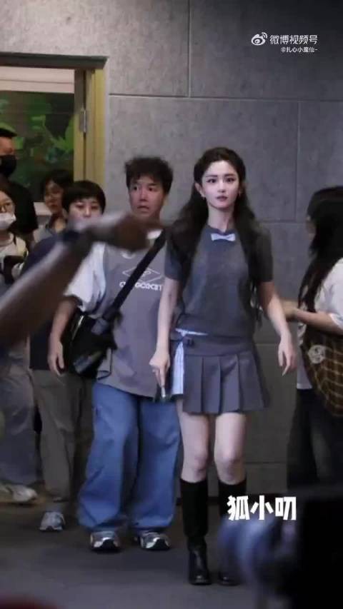 不能质疑于正的眼光,赵晴确实好看啊,现实中算超级大美女级别了