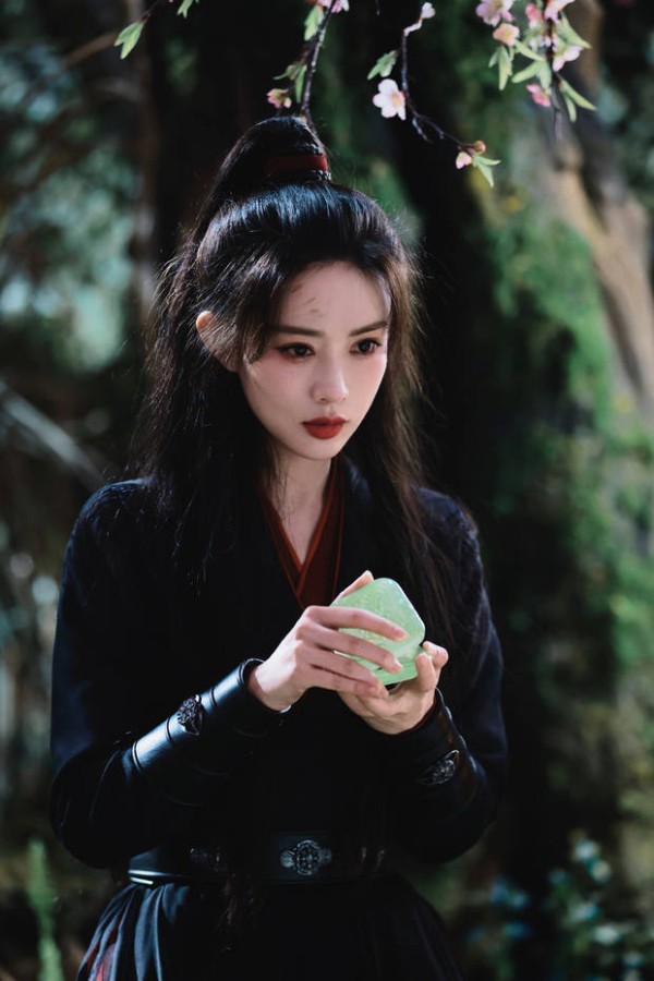 孟子义眼神故事感满满。