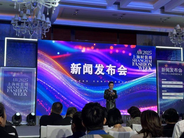 上海时装周新闻发布会。劳动报记者陆燕婷 摄影