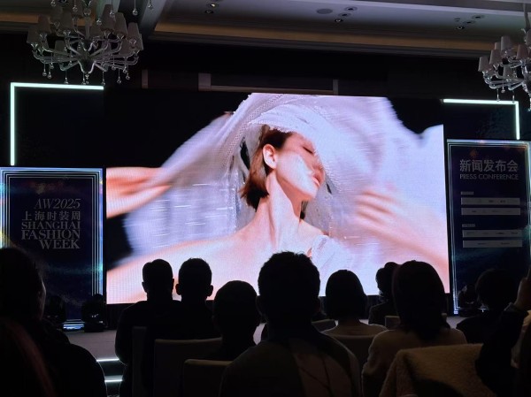 上海时装周新闻发布会。劳动报记者陆燕婷 摄影