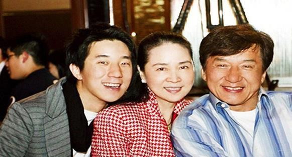 房祖名生日聚会，谢霆锋萧敬腾陈柏霖同框，秀出的朋友圈十分强大