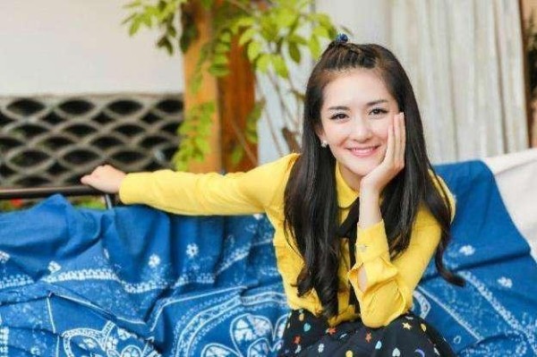 何炅、谢娜、杨幂成为亿中人，下一个粉丝破亿的应该是这位女星