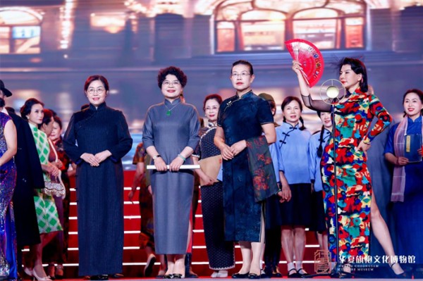 百年旗袍演变舞台剧再现CMF大会现场，卢小美、过菊香等保险精英参加演出