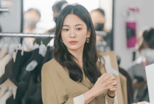 宋慧喬正式回歸、與張基龍合演時尚界的愛情故事！新劇《正在分手中》劇照搶先公開