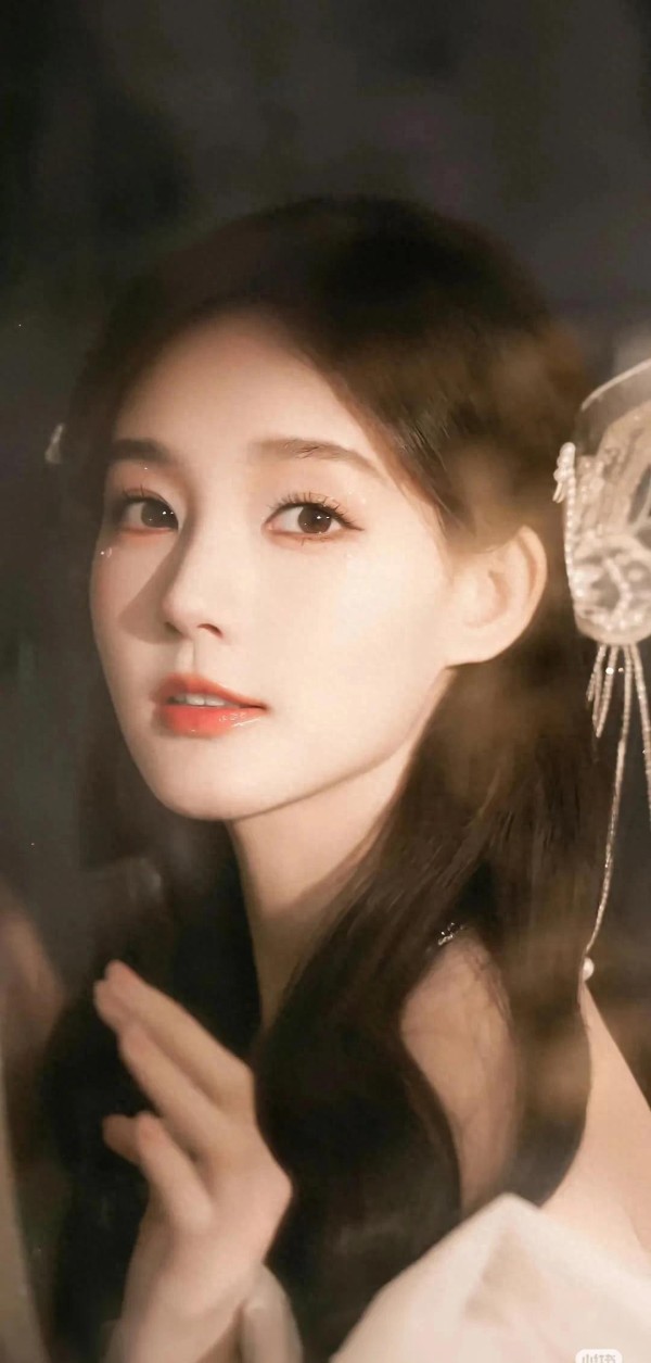 娱乐圈女星热度新排名，杨紫竟只排第二，李沁也入围