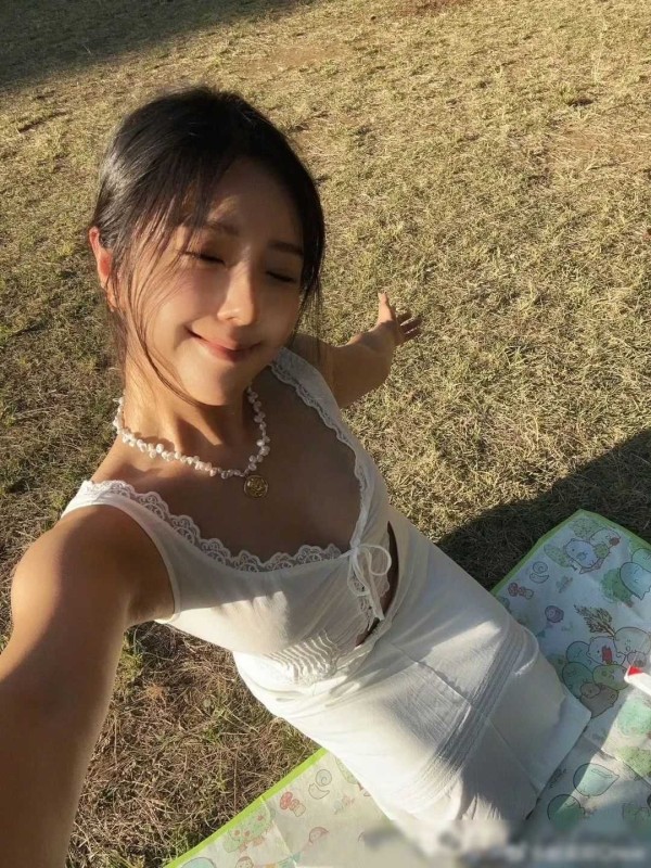 赵奕欢：宅男女神蜕变<strong></p> <p>赵奕欢</strong>，娱乐圈翻盘侠传奇