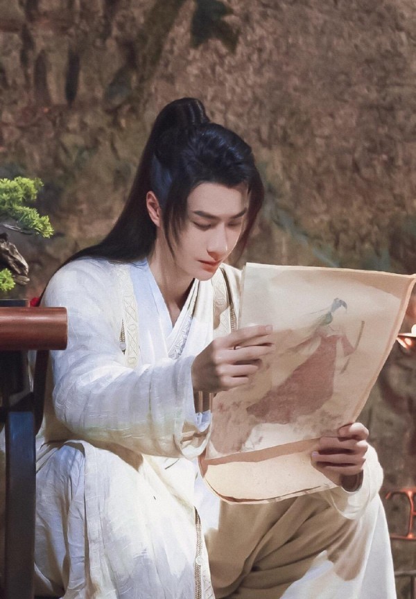 娱乐圈劳模<a style='color:#f10404;' href='https://www.mingxing.cc/tags-1471.html ' target='_blank'>王一博</a>