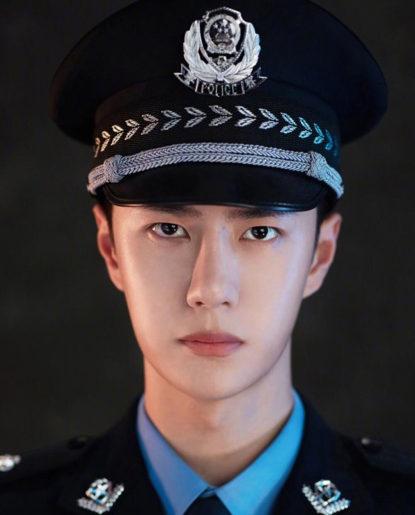 娱乐圈劳模<a style='color:#f10404;' href='https://www.mingxing.cc/tags-1471.html ' target='_blank'>王一博</a>