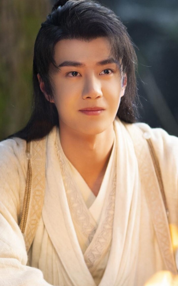 娱乐圈劳模<a style='color:#f10404;' href='https://www.mingxing.cc/tags-1471.html ' target='_blank'>王一博</a>