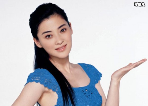 明星也爱网红脸？梅婷大变脸脸瘦下巴尖
