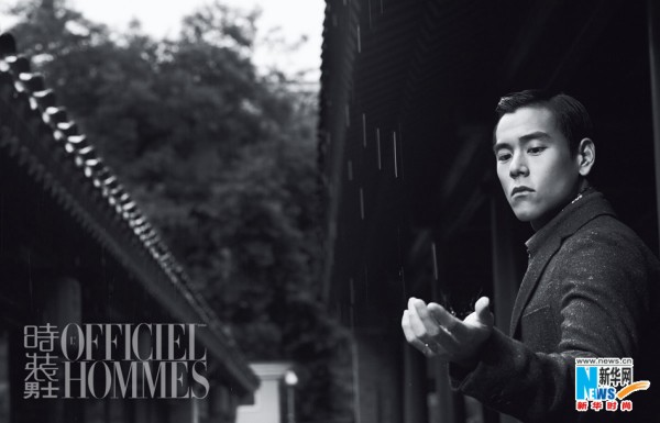 日前,彭于晏受邀《时装男士L′OFFICIEL HOMMES》杂志拍摄11月封面大片。彭于晏复古Look十分绅士有型,辅以现场年代感十足的打字机,再加上经典款的老式自行车,宛若颇具质感的黑白年代戏。