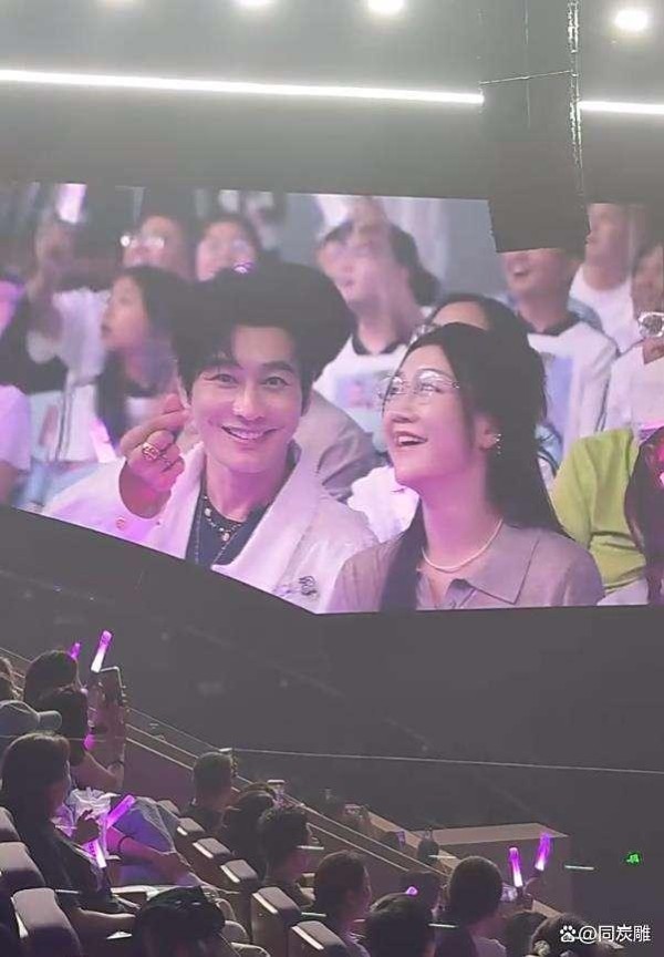 黄晓明陈梦助阵岳云鹏演唱会：文体明星破圈互动背后的真友情