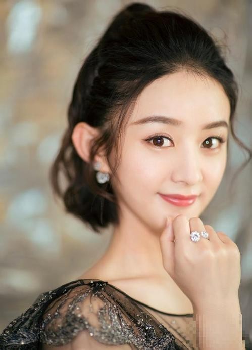高清镜头下的赵丽颖又美又瘦, 少女感十足!