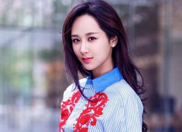 网评四大顶级流量小花，赵丽颖杨幂上榜，后两位争议大