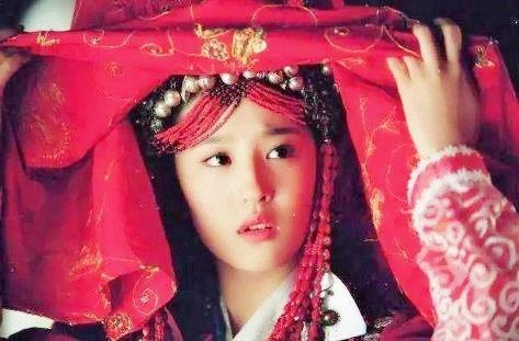 刘亦菲五个古装新娘扮相，赵灵儿偏异域风，小龙女侧颜美到发光