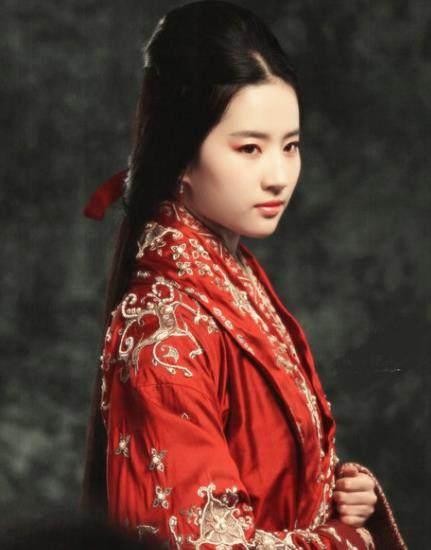 刘亦菲五个古装新娘扮相，赵灵儿偏异域风，小龙女侧颜美到发光