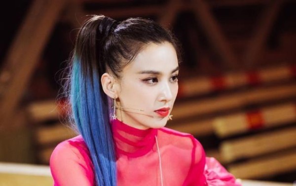 一哭成名的黄圣依 这次翻车了 成年人的社交就是这样现实