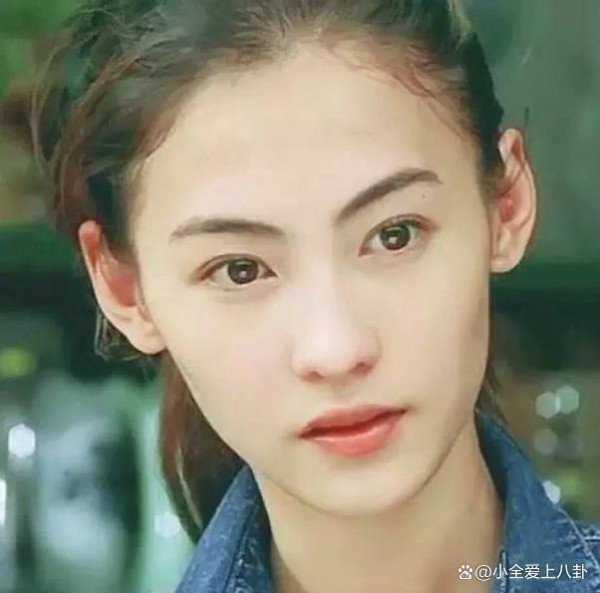 周星驰人红戏多，小青霞，朱茵，巩俐等，一个时代的女神都被他吻过