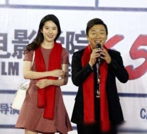 刘亦菲的四位同班同学，黄渤罗晋朱亚文都大红大紫，唯独她人设崩塌被人遗忘