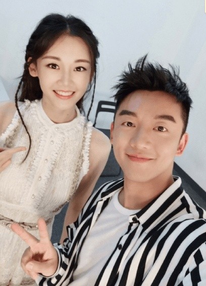 郑恺苗苗恋情怎么回事？郑恺苗苗共会友，一同回家一夜未出！