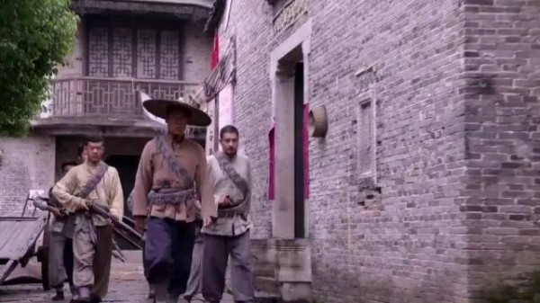 小鬼子扮成村民进城，怎料因为一头猪暴露身份，精彩！