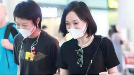 大忙人窦靖童在娱乐圈人缘怎么样 这些大咖竟然都是她的闺蜜